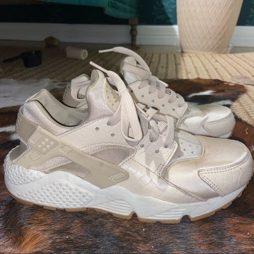 NIKE Huarache Run Desert Sand